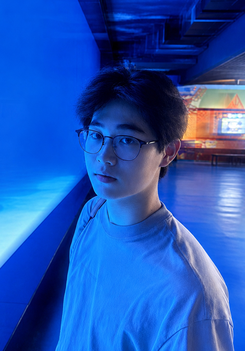 Portrait of Yanzhe Hu